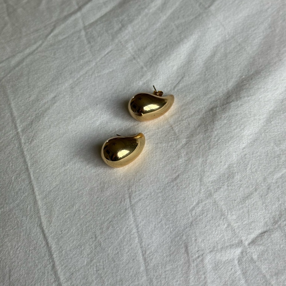 Elegant Gold Teardrop Earrings